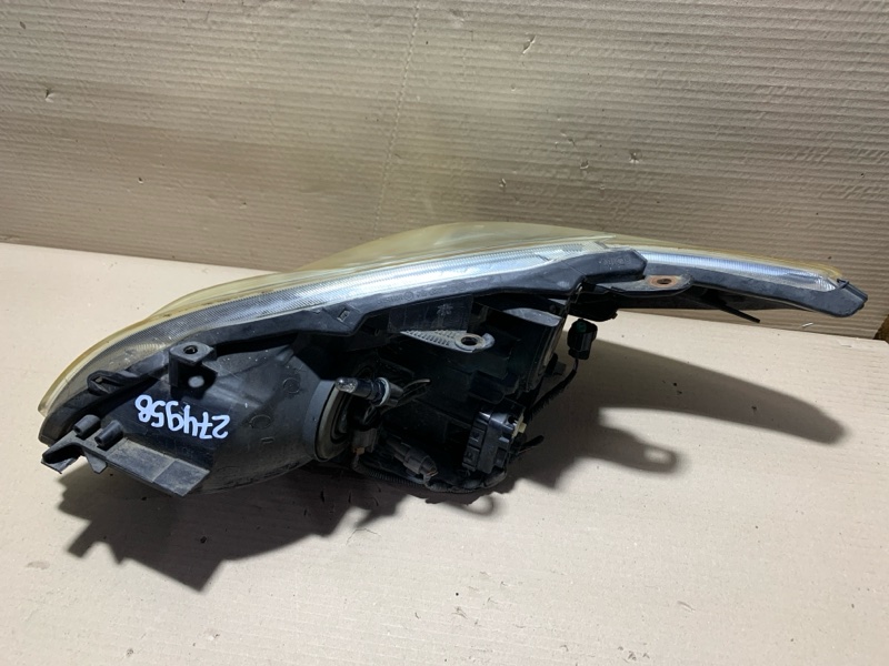 Фара правая PRIUS - 30 09-17