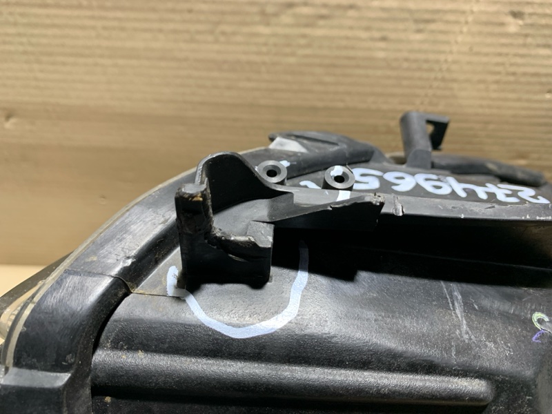 Фара правая PRIUS - 30 09-17