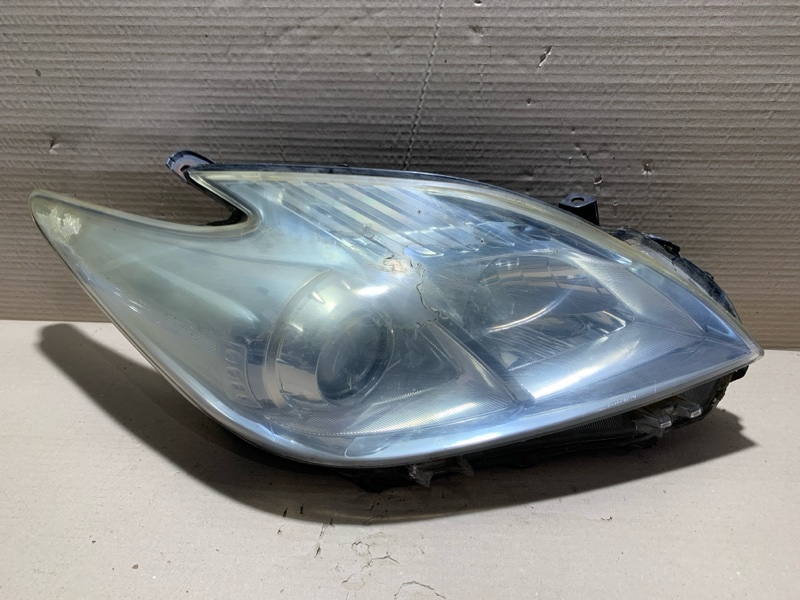 Фара правая TOYOTA PRIUS - 30 09-17 81130-47250 Б/У