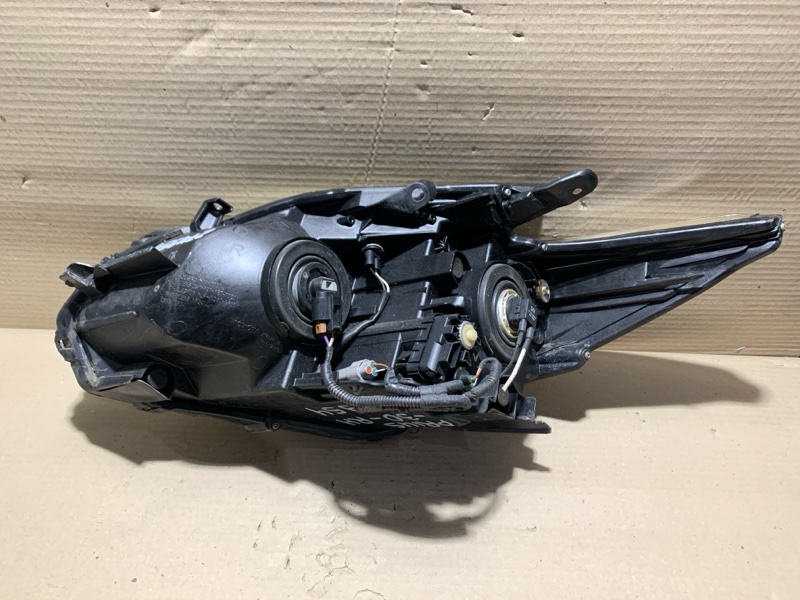 Фара правая PRIUS - 30 09-17