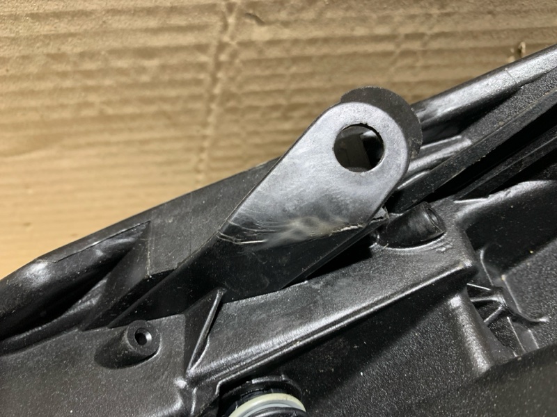 Фара правая PRIUS - 30 09-17