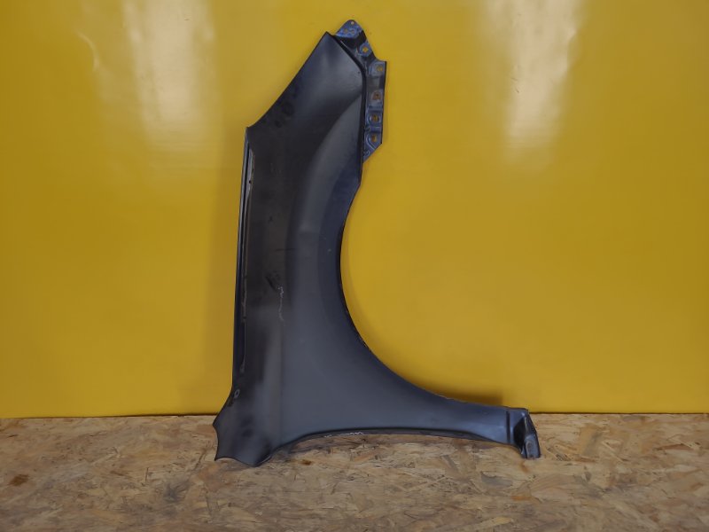 Крыло переднее левое LEGACY 09-15 BM