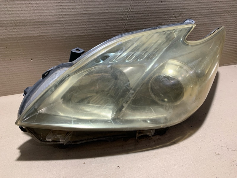 Фара левая TOYOTA PRIUS - 30 09-17