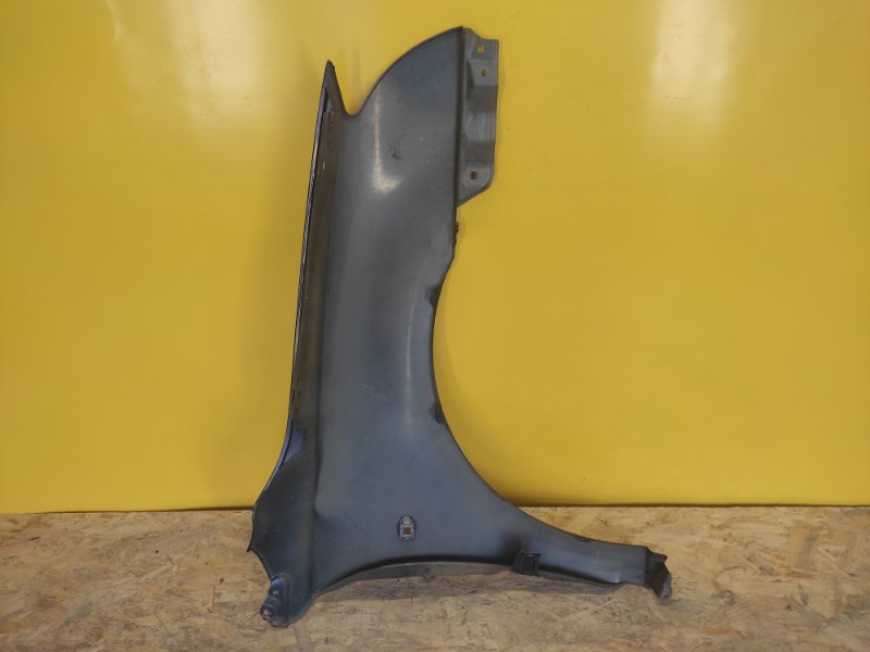 Крыло переднее левое TOYOTA AVENSIS 03-08