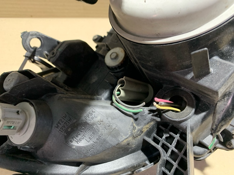 Фара левая LEGACY 03-09 BL/BP