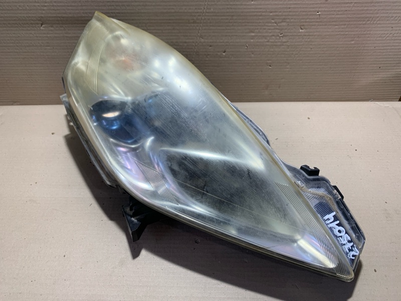 Фара правая NISSAN LEAF 10-17