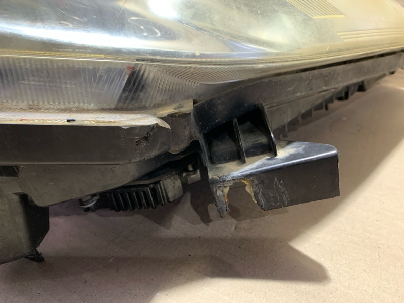 Фара правая LEAF 10-17