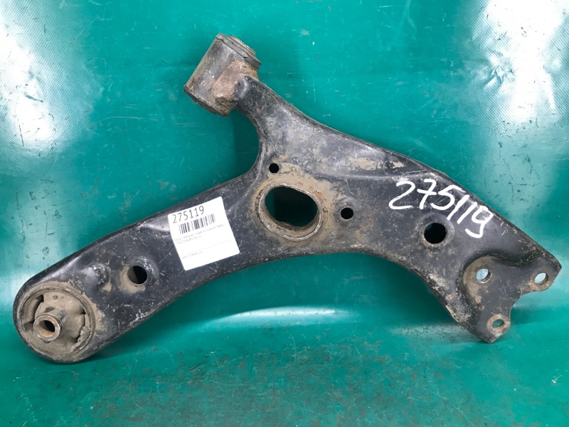 Рычаг передней подвески нижний передний правый TOYOTA AURIS 06-12 48068-02130 Б/У