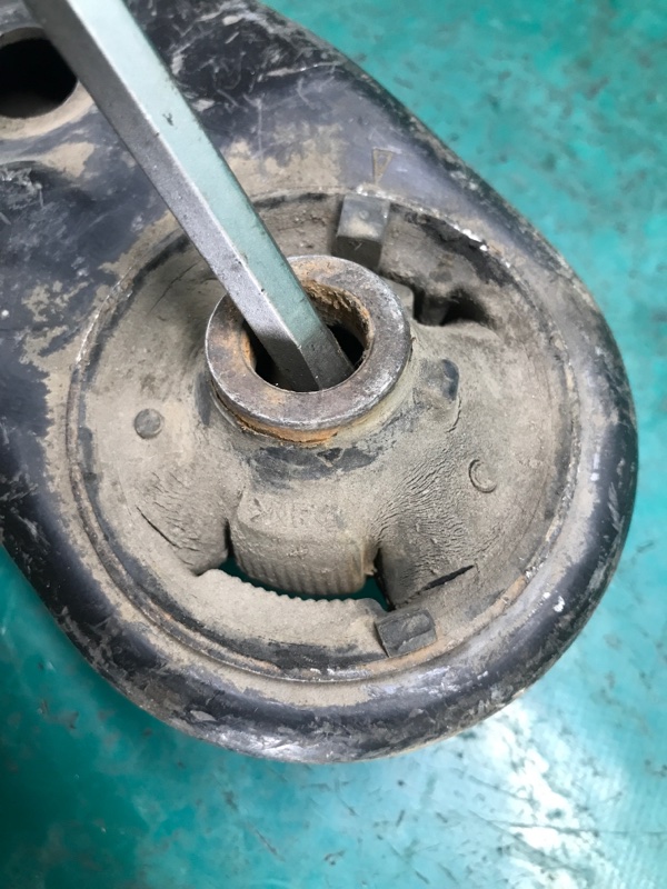 Рычаг передней подвески нижний передний правый TOYOTA AURIS 06-12