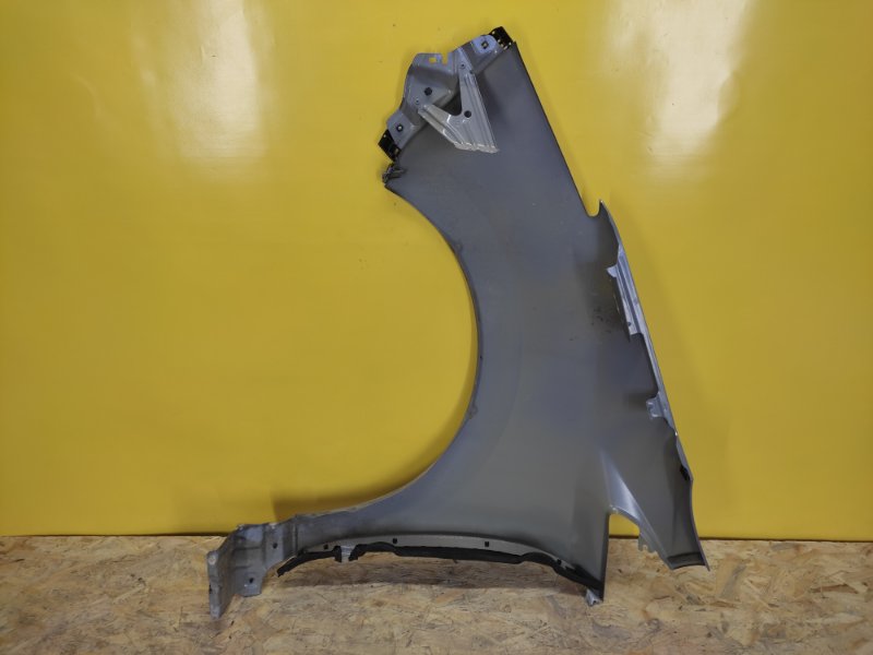 Крыло переднее переднее правое LEAF 18-