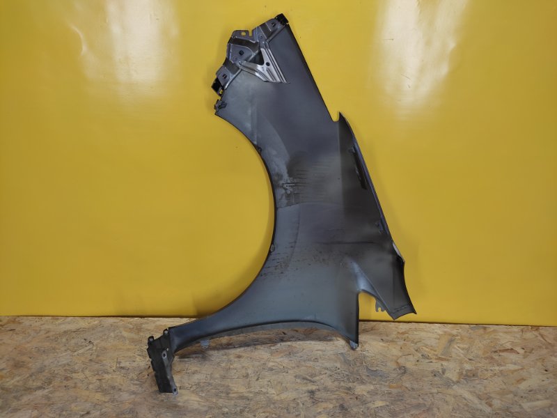 Крыло переднее переднее правое LEAF 18-