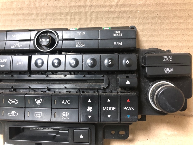 Блок управления печкой FX S50 03-08 2004 3.5 VQ35DE Блок управления печкой FX S50 03-08 2004 3.5 VQ35DE