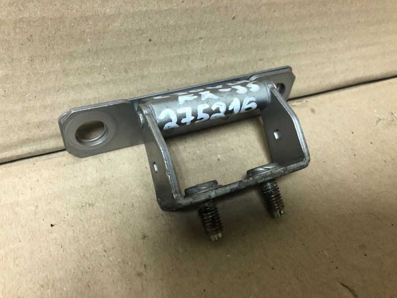 Петля крышки багажника левая FX S50 03-08 2004 3.5 VQ35DE Петля крышки багажника левая FX S50 03-08 2004 3.5 VQ35DE