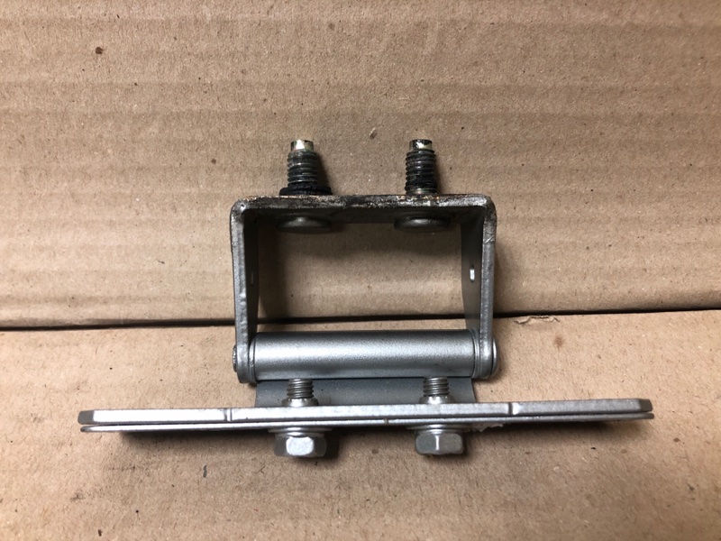 Петля крышки багажника правая FX S50 03-08 2004 3.5 VQ35DE Петля крышки багажника правая FX S50 03-08 2004 3.5 VQ35DE