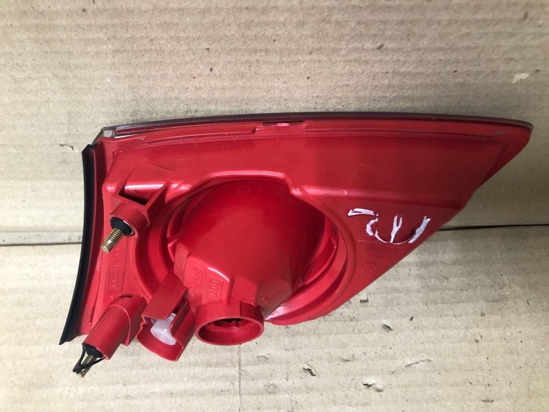 Фонарь внутренний задний левый FX S50 03-08 2004 3.5 VQ35DE