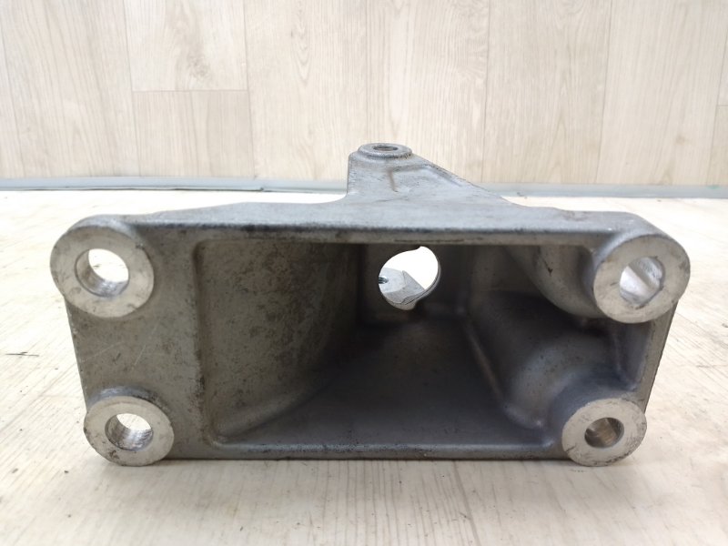 Кронштейн двигателя задний LEAF 10-17