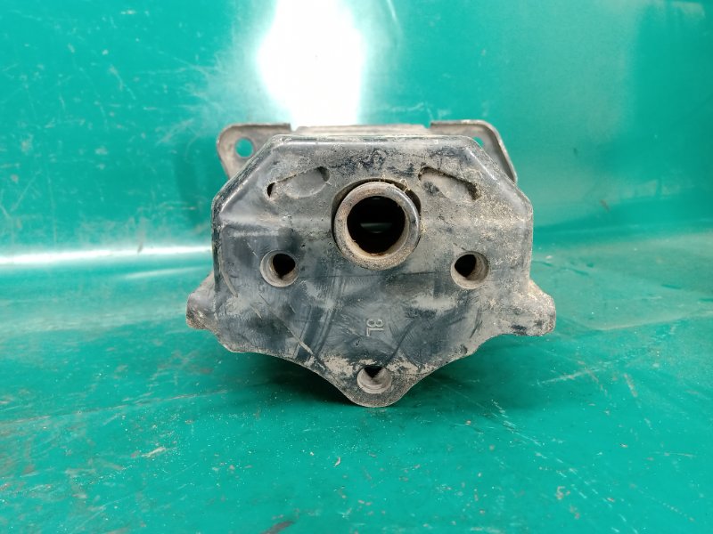 Кронштейн усилителя переднего бампера левый GS350 GS300 05-11