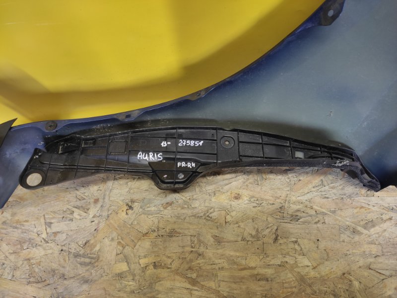 Пыльник крыла передний правый TOYOTA AURIS 13-18 53827-02170 Б/У