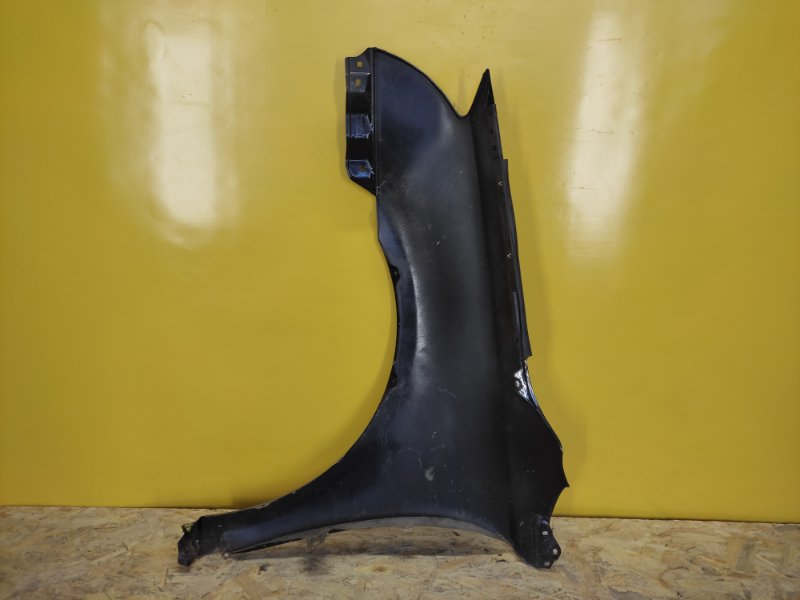 Крыло переднее переднее правое AVENSIS 03-08