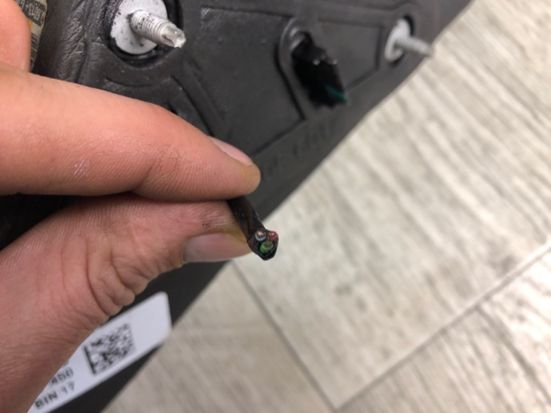 Зеркало левое 200 14-16