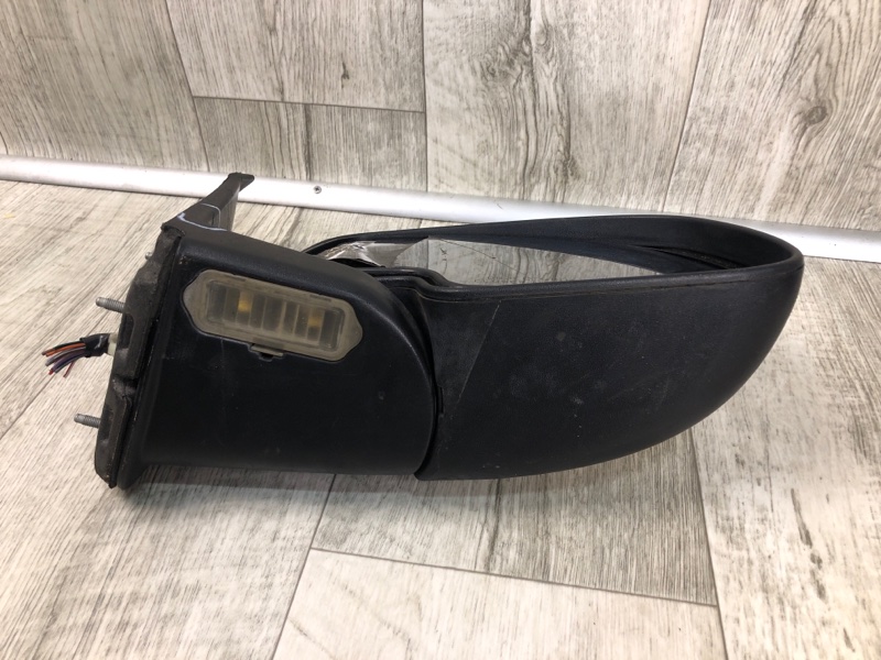 Зеркало правое ESCALADE 01-06 Зеркало правое ESCALADE 01-06