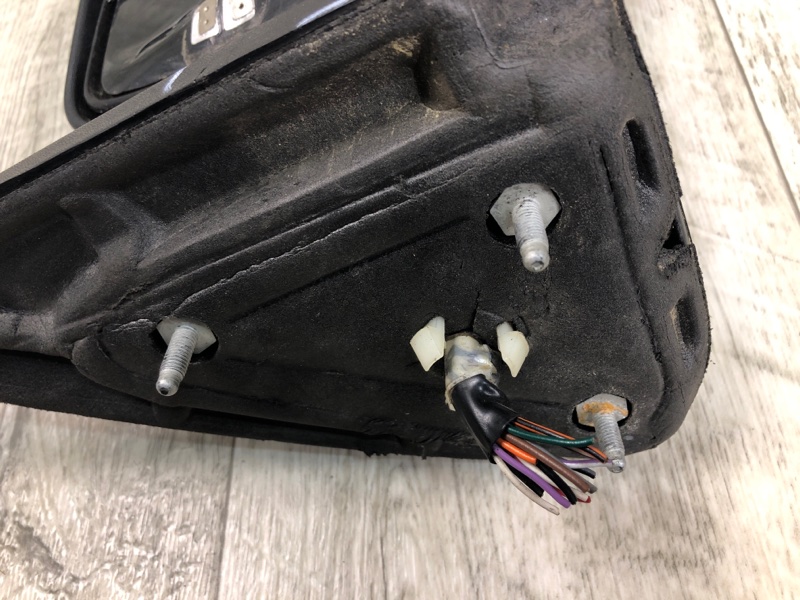 Зеркало правое ESCALADE 01-06 Зеркало правое ESCALADE 01-06