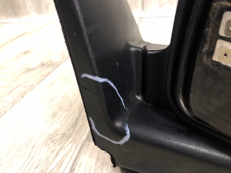 Зеркало правое ESCALADE 01-06 Зеркало правое ESCALADE 01-06