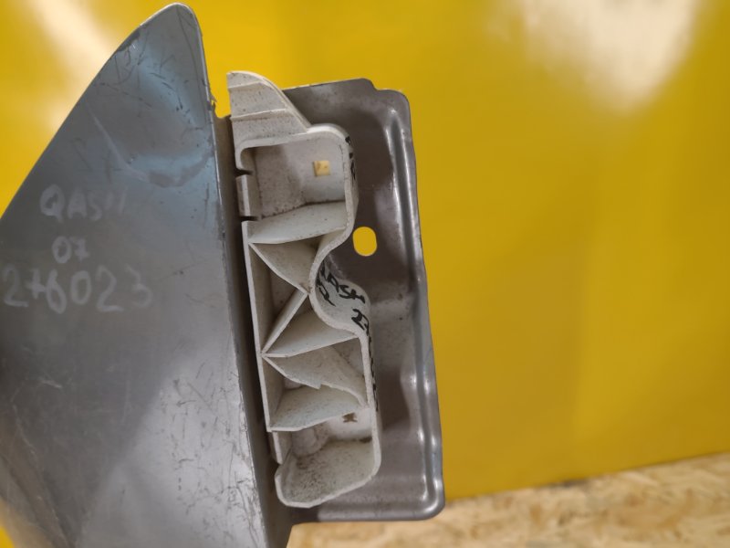 Кронштейн переднего бампера (на крыле) передний правый NISSAN QASHQAI 07-14 62222-JD000 Б/У