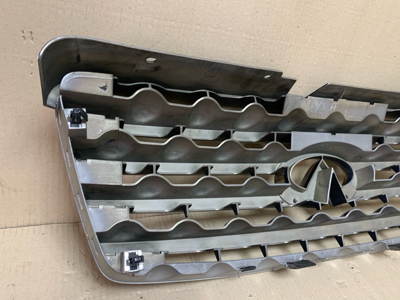 Решетка радиатора FX S50 03-08 2004 3.5 VQ35DE