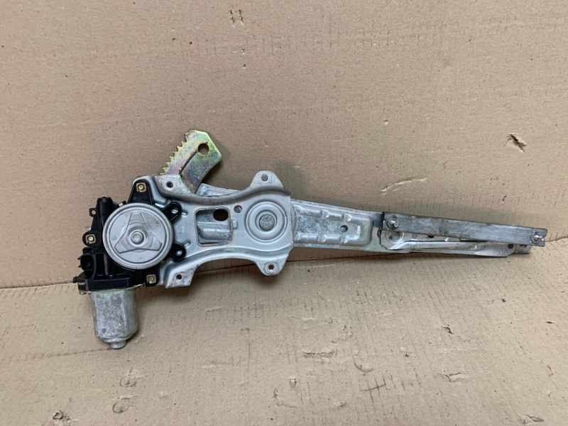 Стеклоподъемник задний правый FX S50 03-08 2004 3.5 VQ35DE Стеклоподъемник задний правый FX S50 03-08 2004 3.5 VQ35DE