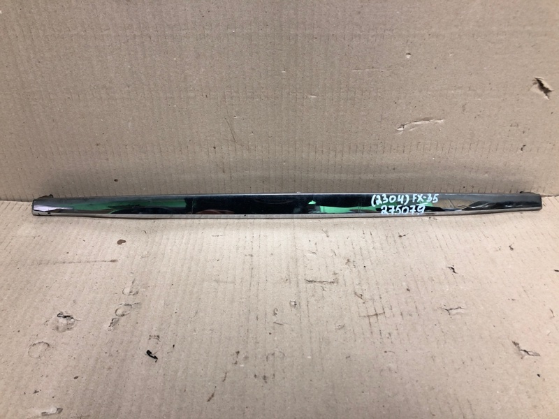 Накладка крышки багажника INFINITI FX S50 03-08 2004 3.5 VQ35DE 90816-CG000 Б/У