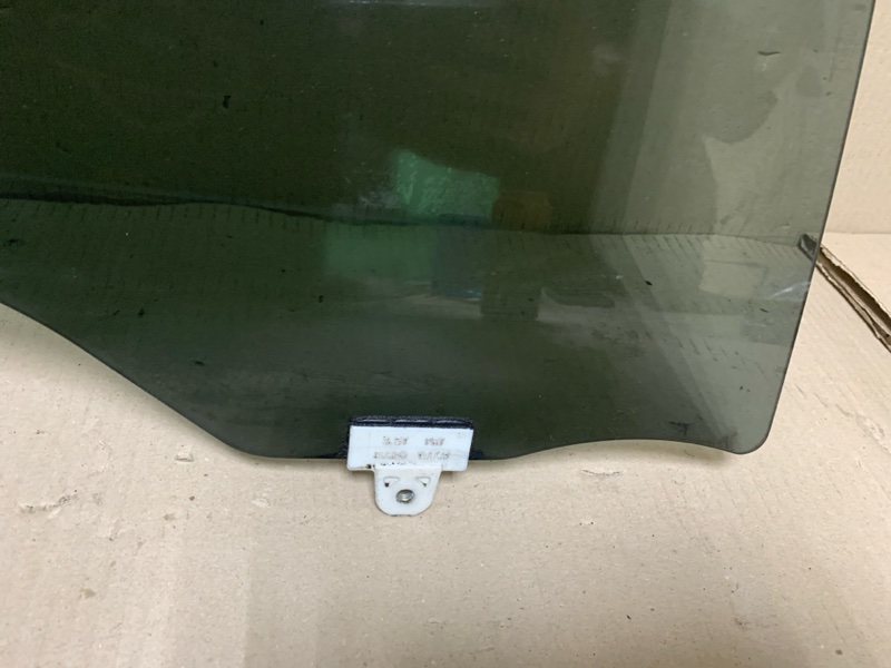 Стекло двери заднее правое FX S50 03-08 2004 3.5 VQ35DE Стекло двери заднее правое FX S50 03-08 2004 3.5 VQ35DE