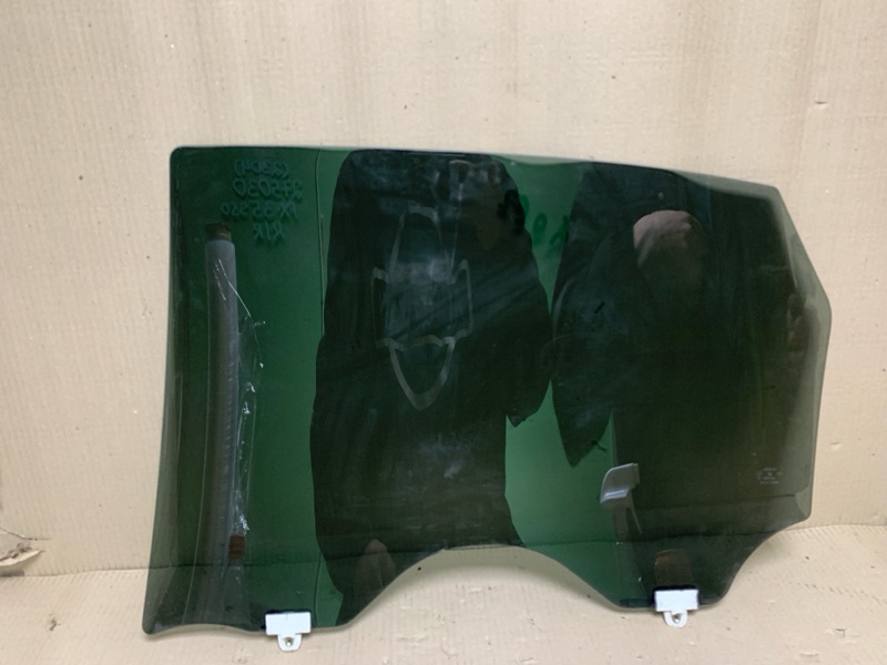 Стекло двери заднее правое FX S50 03-08 2004 3.5 VQ35DE Стекло двери заднее правое FX S50 03-08 2004 3.5 VQ35DE