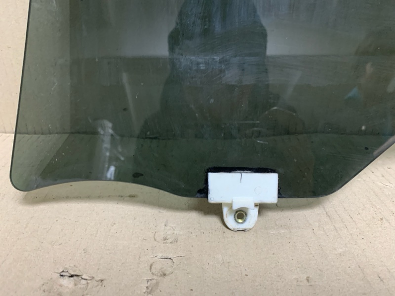 Стекло двери заднее правое FX S50 03-08 2004 3.5 VQ35DE Стекло двери заднее правое FX S50 03-08 2004 3.5 VQ35DE