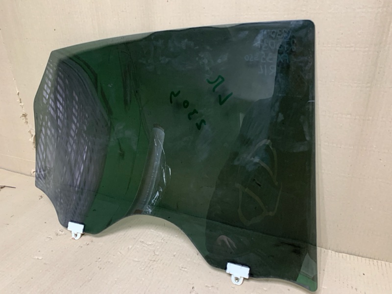 Стекло двери заднее левое FX S50 03-08 2004 3.5 VQ35DE