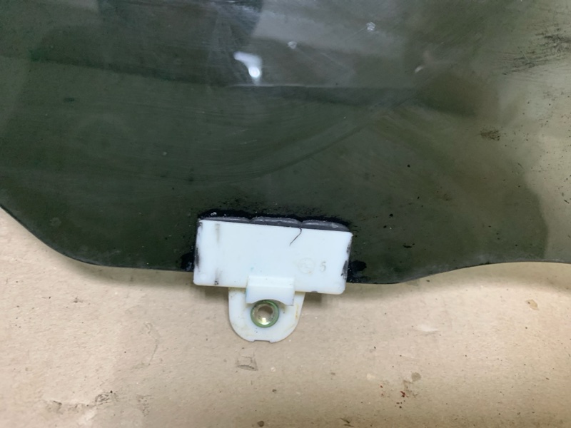 Стекло двери заднее левое FX S50 03-08 2004 3.5 VQ35DE