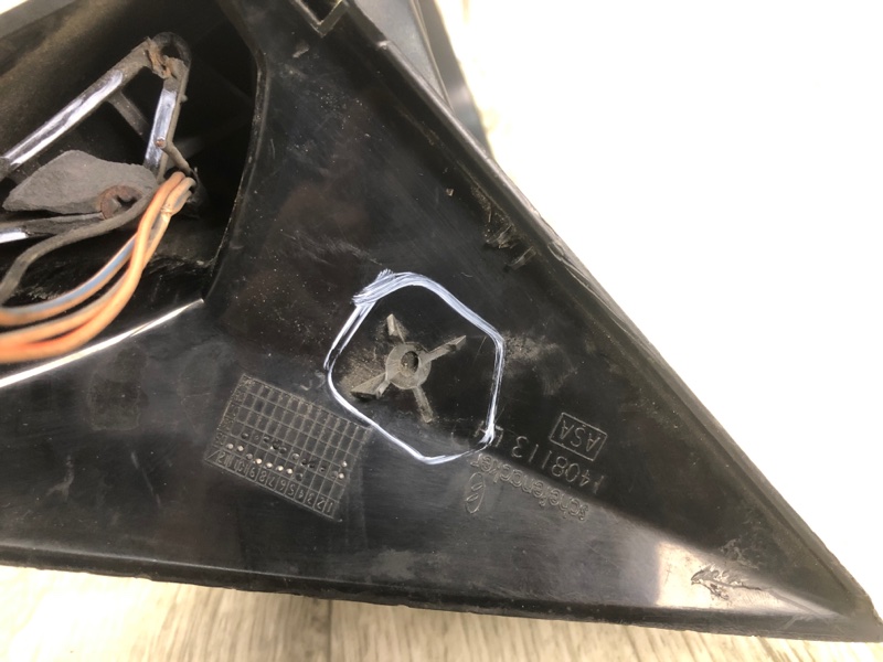 Зеркало левое 300 04-10