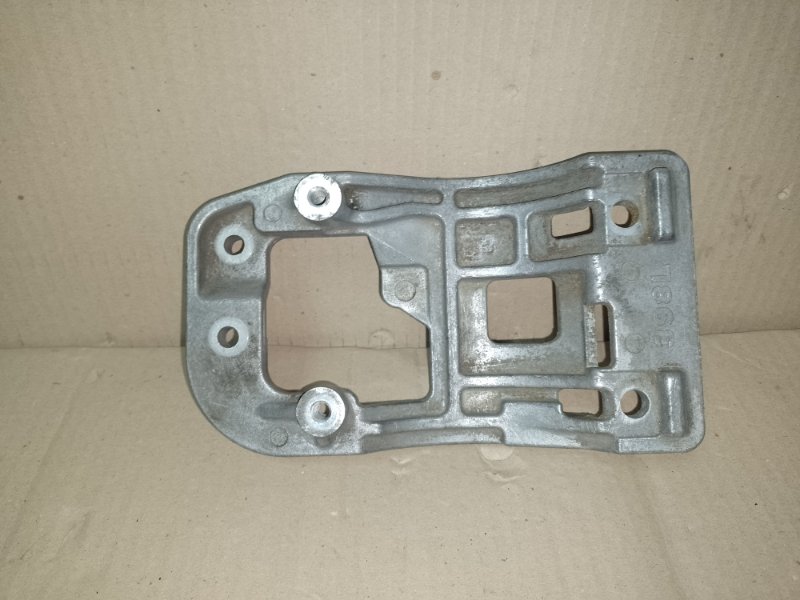 Кронштейн компрессора кондиционера SOLARA 03-09 2004 3.3 3MZFE Кронштейн компрессора кондиционера SOLARA 03-09 2004 3.3 3MZFE