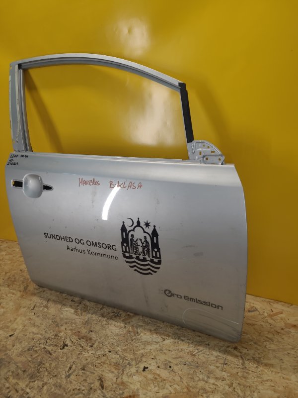 Дверь передняя правая NISSAN LEAF 10-17