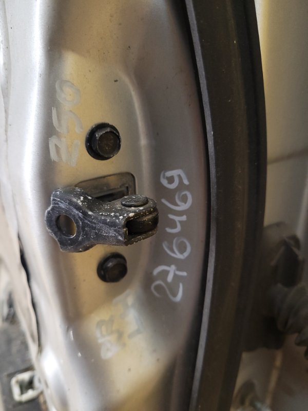 Ограничитель двери задний левый NISSAN MURANO Z50 02-07 82430-CA01A Б/У