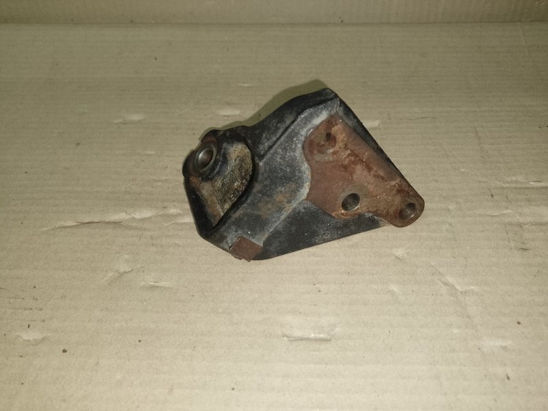 Кронштейн двигателя передний CAMRY 30 02-06