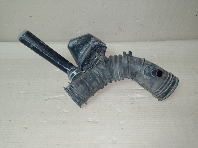 Патрубок воздушного фильтра CAMRY 30 02-06 Патрубок воздушного фильтра CAMRY 30 02-06