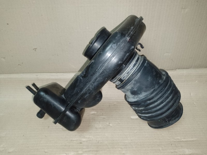 Патрубок воздушного фильтра NISSAN MURANO Z50 02-07 Z50 3.5 16576-CA000 Б/У