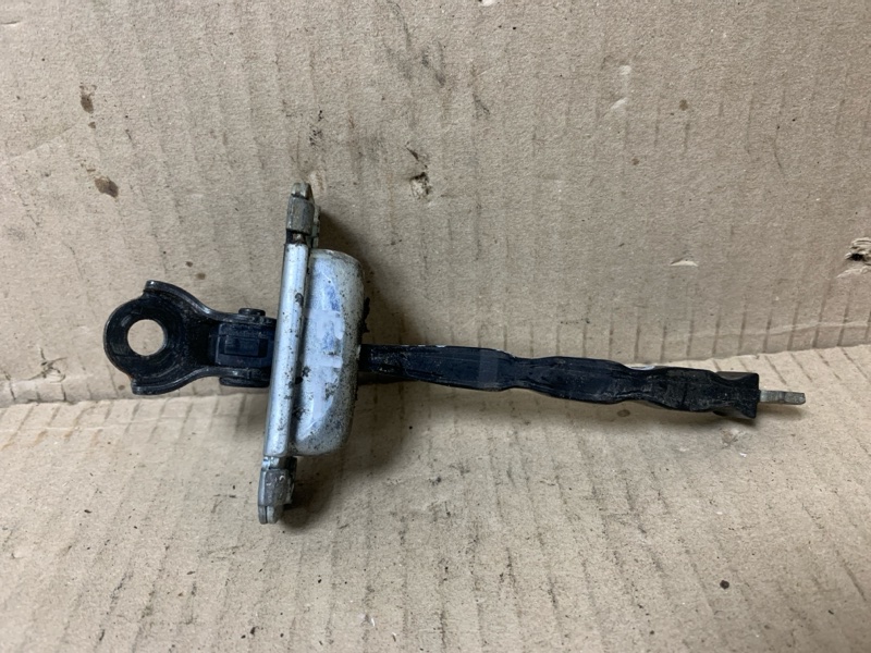 Ограничитель двери передний левый ELANTRA MD 10-15 2013 1.8 G4NB