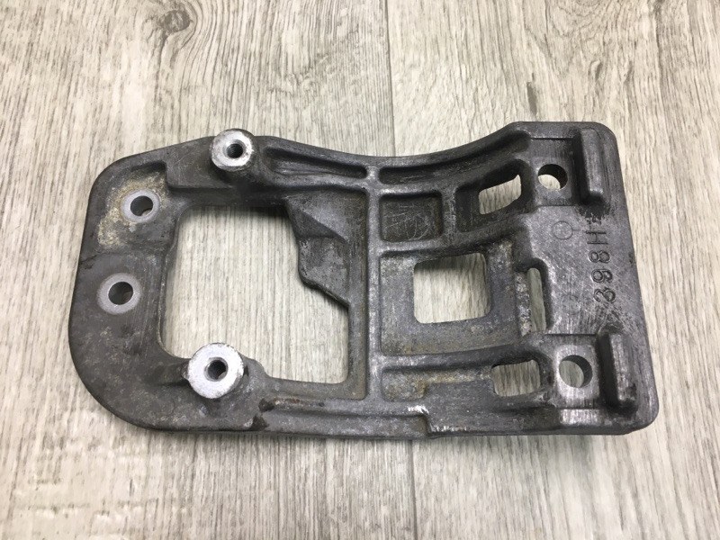 Кронштейн компрессора кондиционера TOYOTA HIGHLANDER 01-07 2002 Внедорожник 3.0 1MZFE 8843133041 Б/У