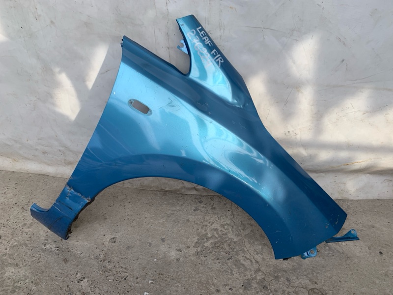 Крыло переднее правое LEAF 10-17