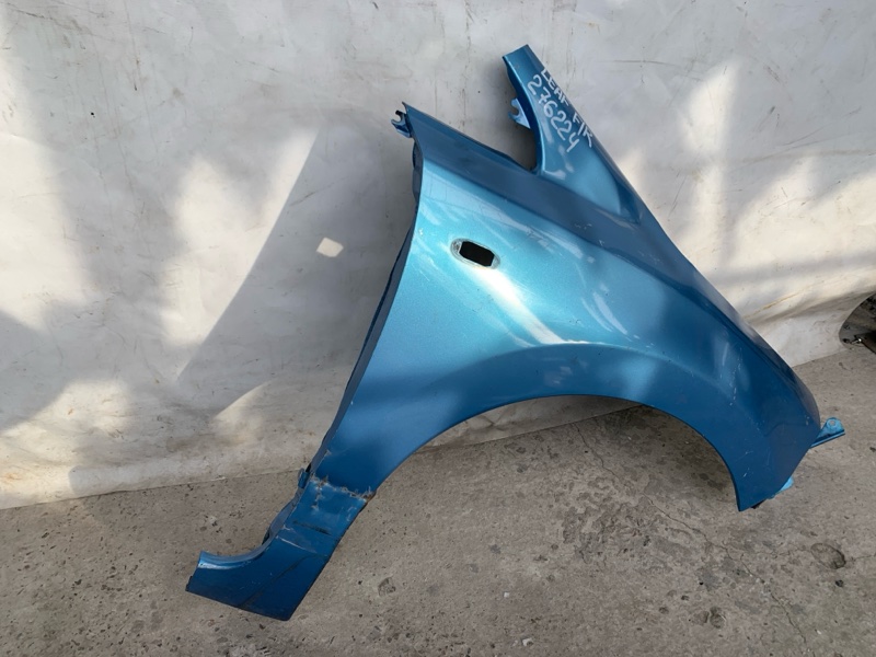 Крыло переднее правое NISSAN LEAF 10-17