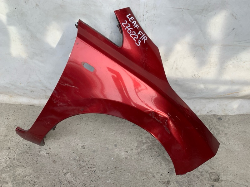 Крыло переднее правое LEAF 10-17