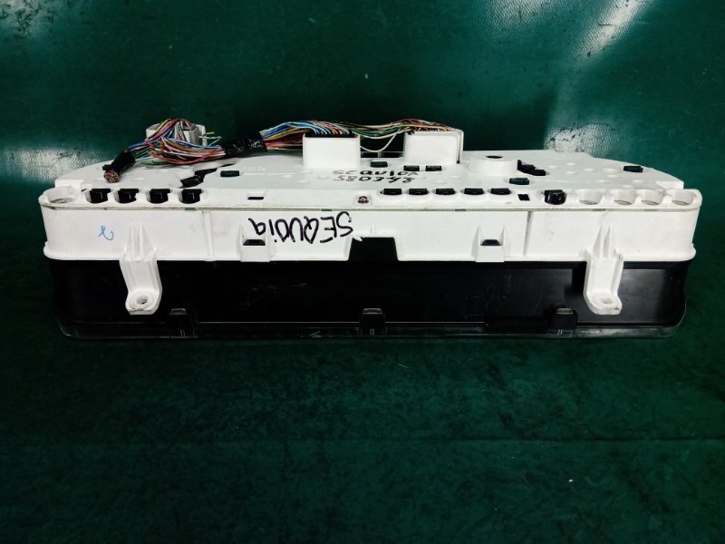 Панель приборов SEQUOIA 08-17 Панель приборов SEQUOIA 08-17