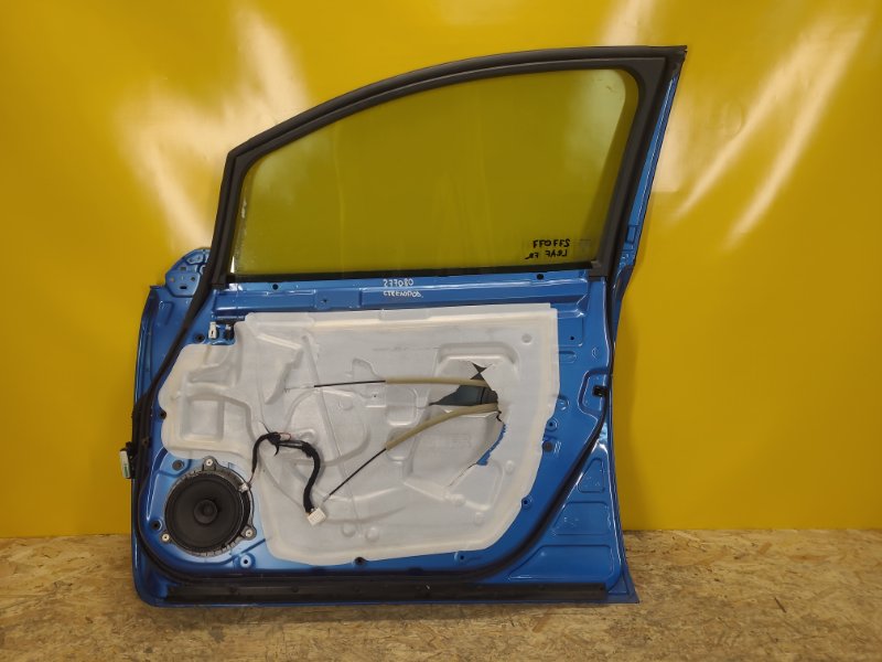 Дверь передняя правая LEAF 18-